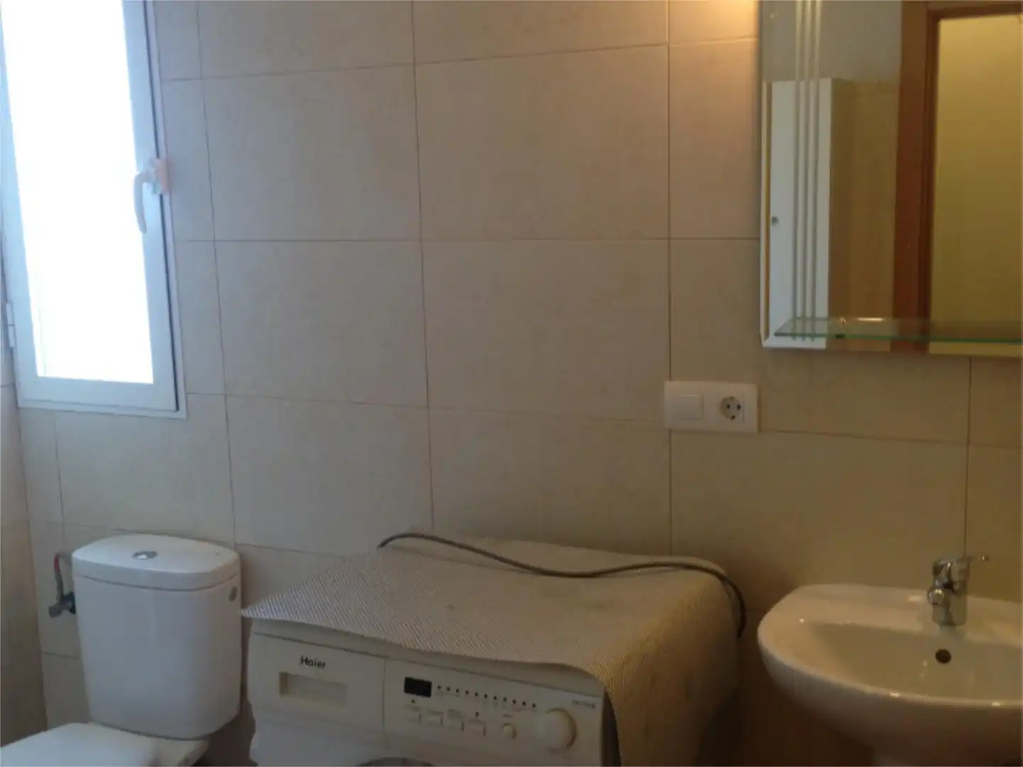 Flat for rent in Calle Pedro de Alvarado, 5, Los Pinos - El Pilar Bathroom of Flat for rent in Plasencia with Air Conditioner, Heating and Parquet flooring