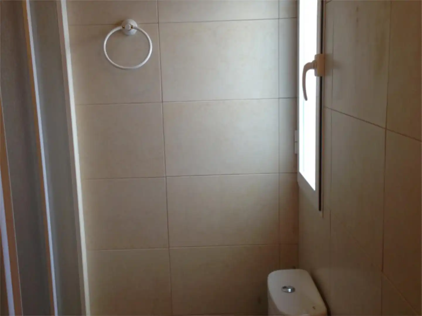 Flat for rent in Calle Pedro de Alvarado, 5, Los Pinos - El Pilar Bathroom of Flat for rent in Plasencia with Air Conditioner, Heating and Parquet flooring