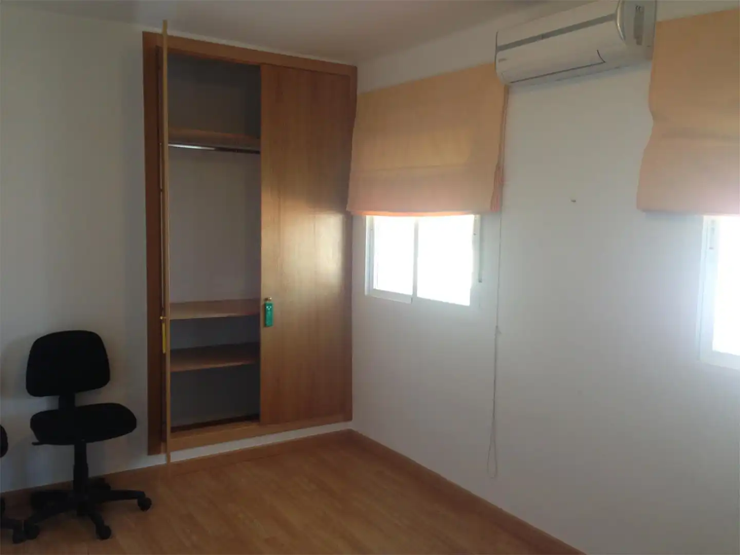Flat for rent in Calle Pedro de Alvarado, 5, Los Pinos - El Pilar Bedroom of Flat for rent in Plasencia with Air Conditioner, Heating and Parquet flooring