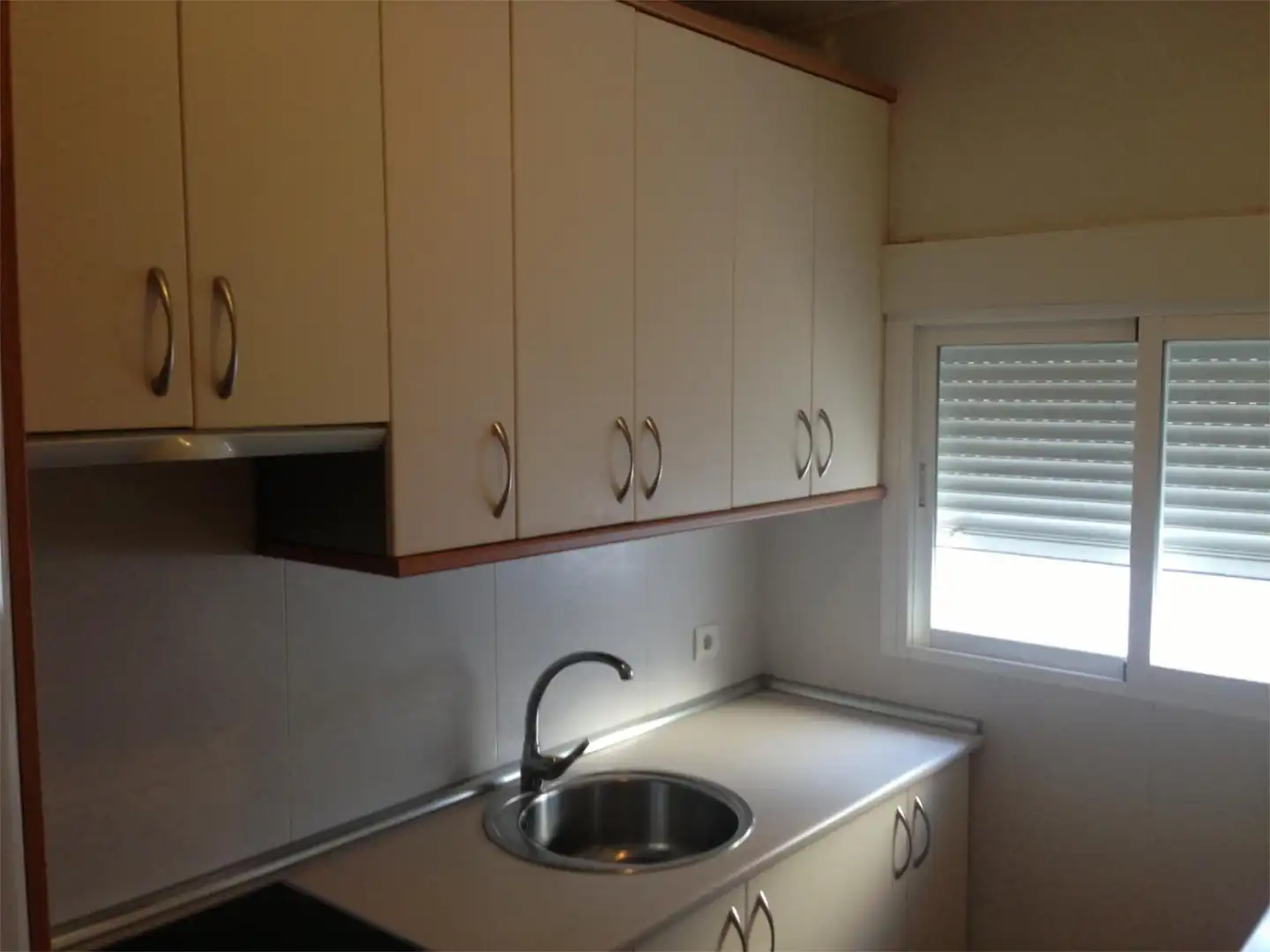 Flat for rent in Calle Pedro de Alvarado, 5, Los Pinos - El Pilar Kitchen of Flat for rent in Plasencia with Air Conditioner, Heating and Parquet flooring