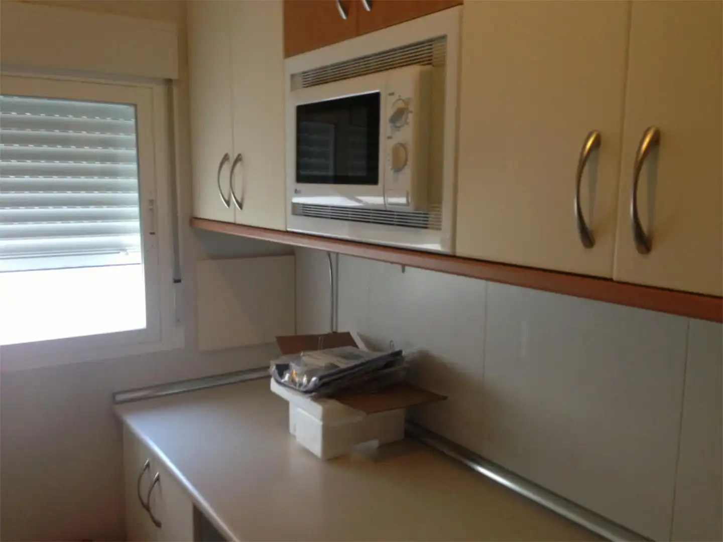 Flat for rent in Calle Pedro de Alvarado, 5, Los Pinos - El Pilar Kitchen of Flat for rent in Plasencia with Air Conditioner, Heating and Parquet flooring