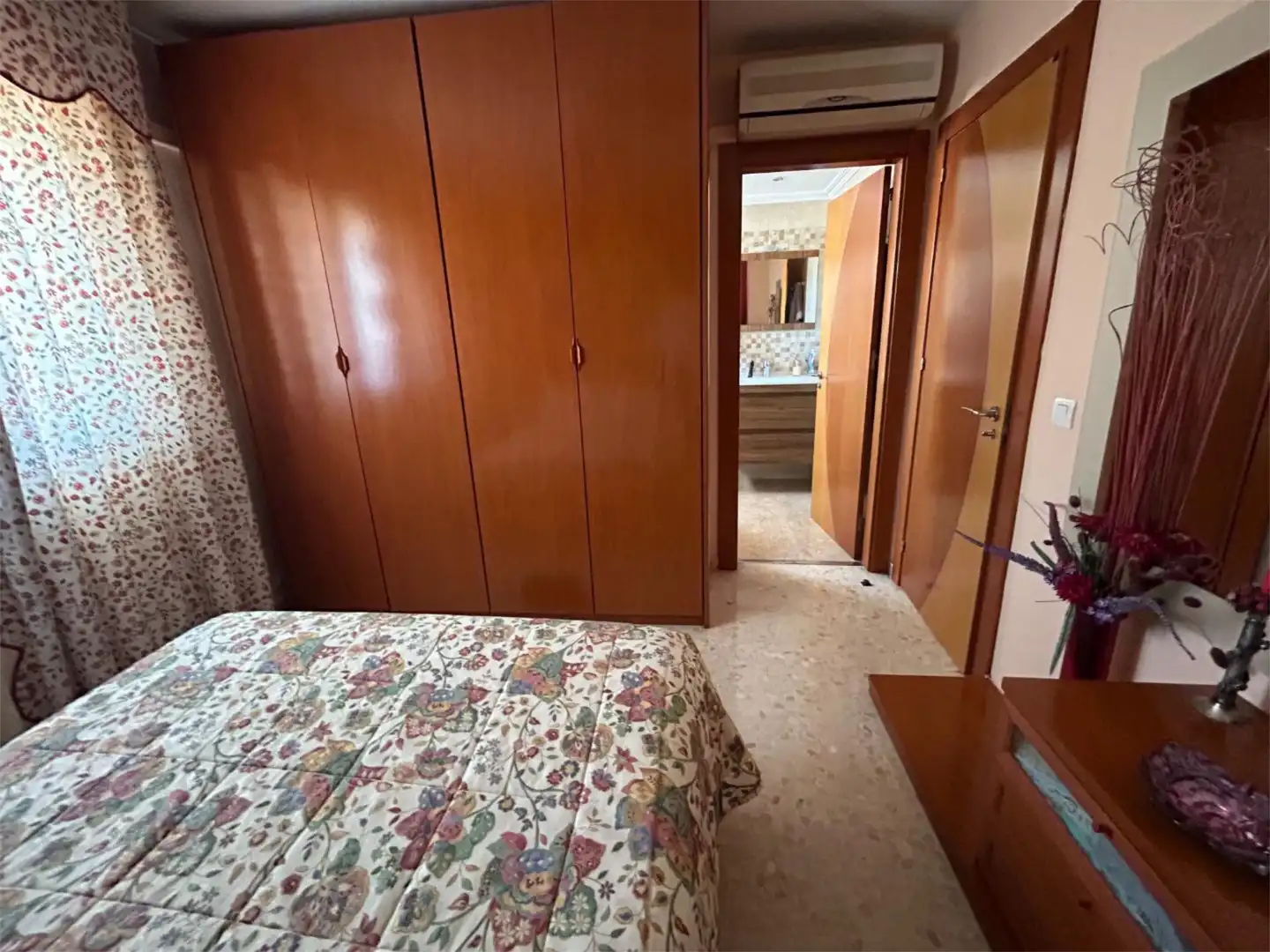 Casa adosada en venda a Churriana - El Pizarrillo - La Noria-Guadalsol Dormitori de Casa adosada en venda en Málaga amb Aire condicionat, Traster i Piscina