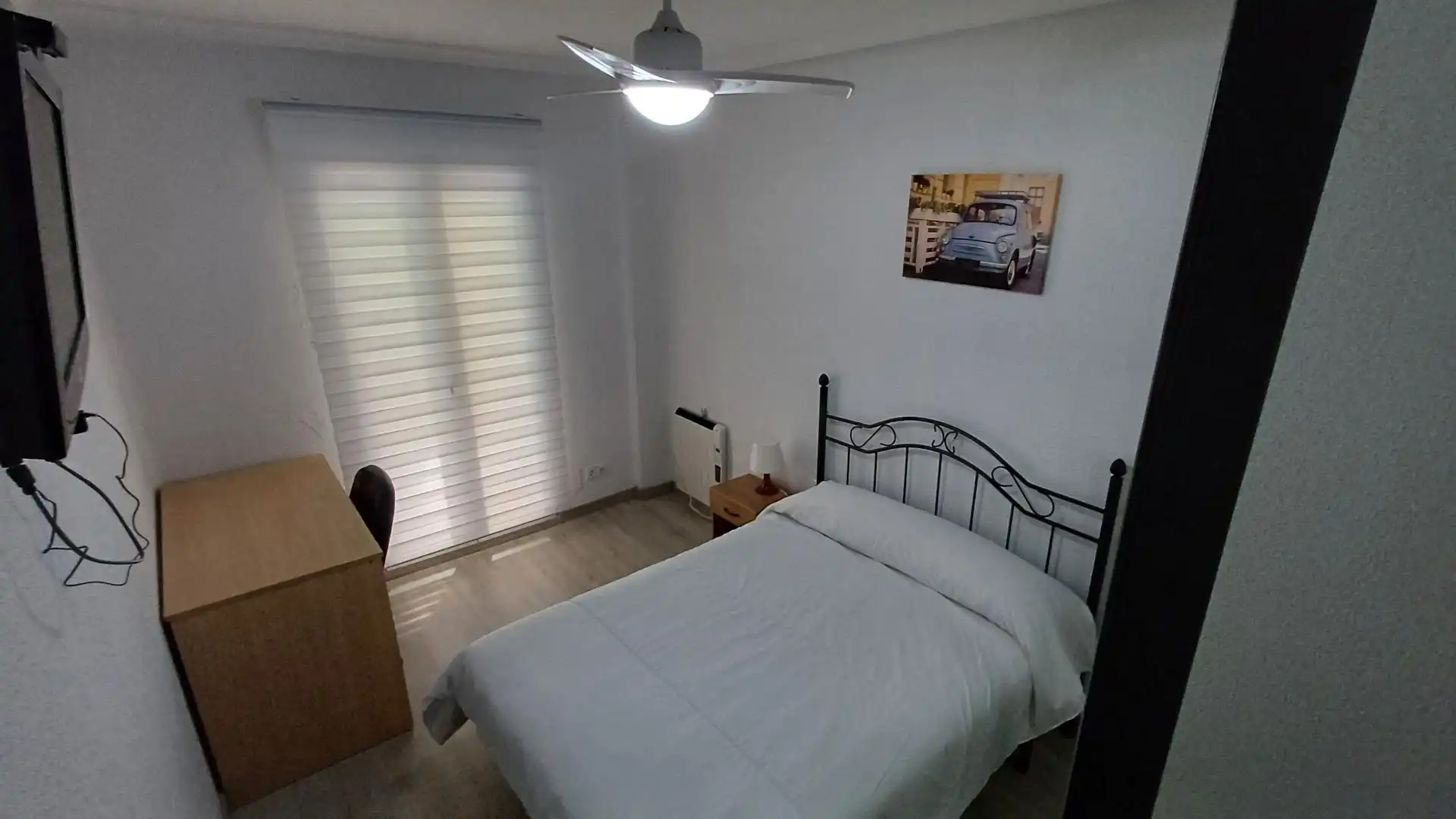 Room in Avenida del Peral, 3, Sur