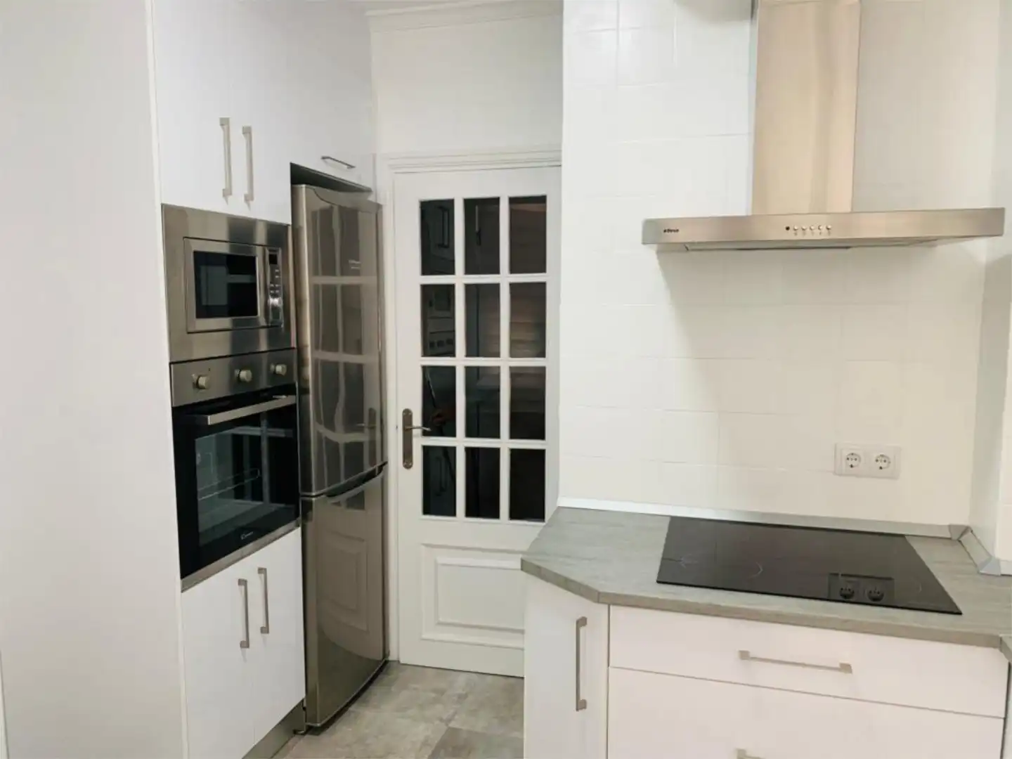 Room in Avenida del Peral, 3, Sur