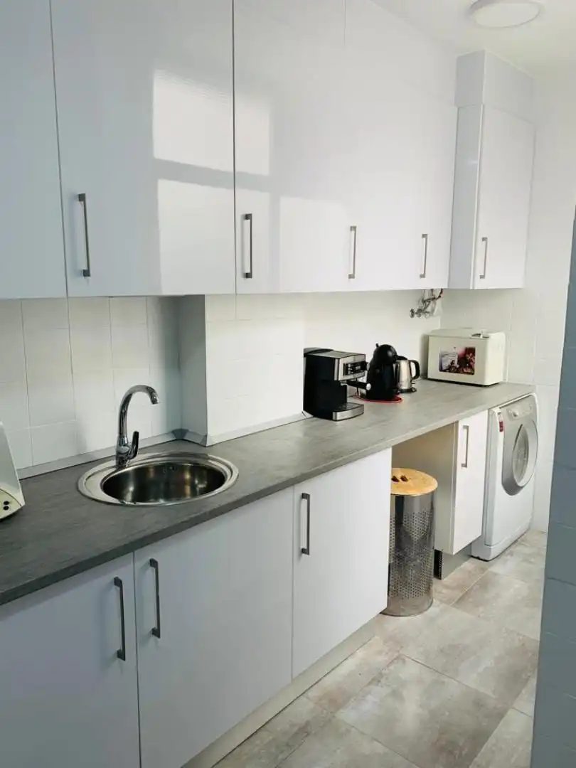 Room in Avenida del Peral, 3, Sur