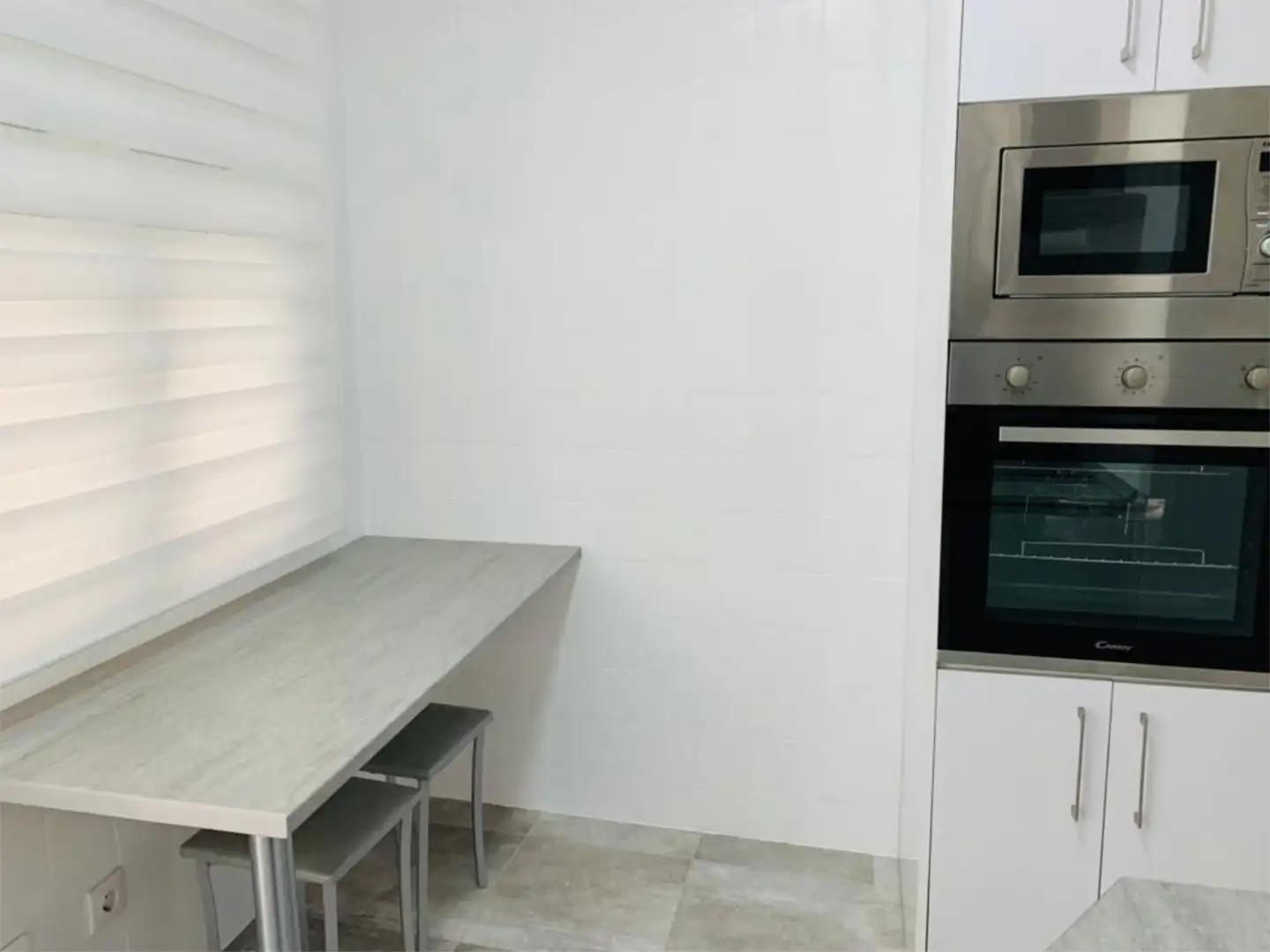 Room in Avenida del Peral, 3, Sur