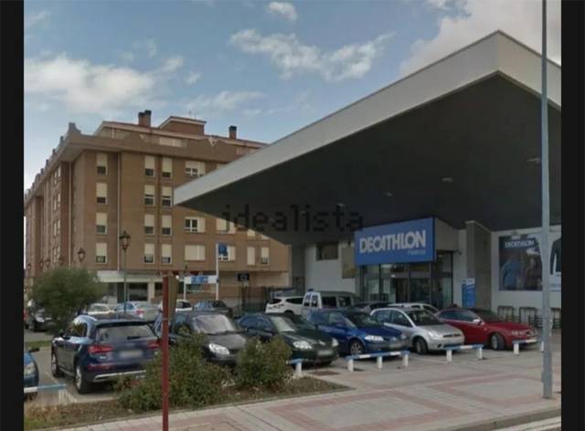 Garaje en Alquiler en Avenida de Cuba, 30 en Sector 8 - Nueva Balastera