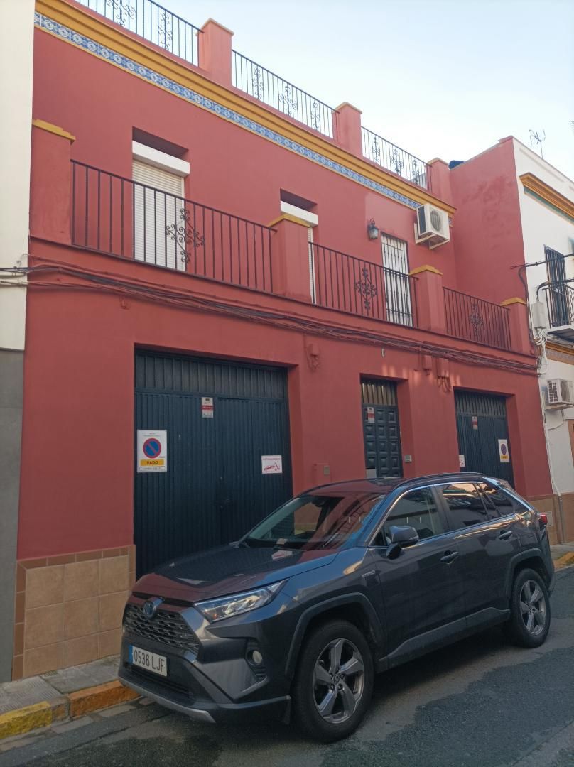 Vista exterior de Casa adosada en venda en  Sevilla Capital