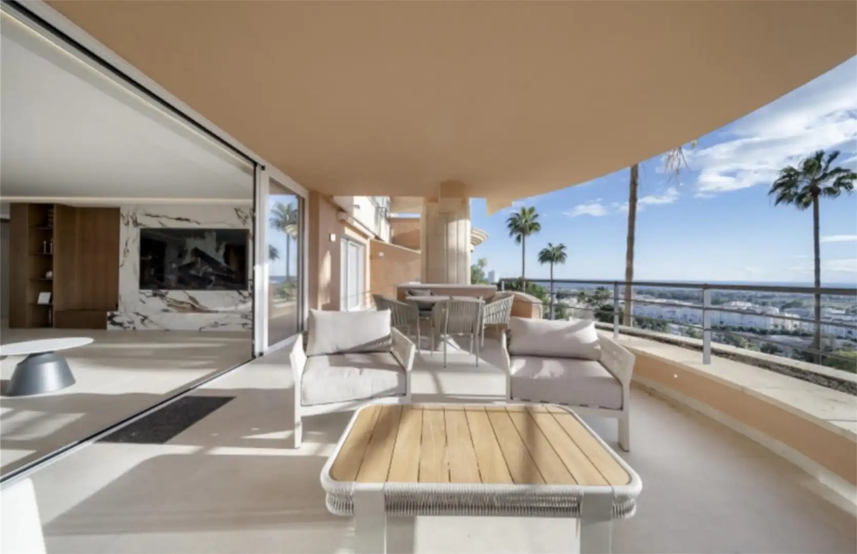 Apartament en venda a Los Naranjos Terrassa de Apartament en venda en Marbella amb Aire condicionat, Terrassa i Piscina
