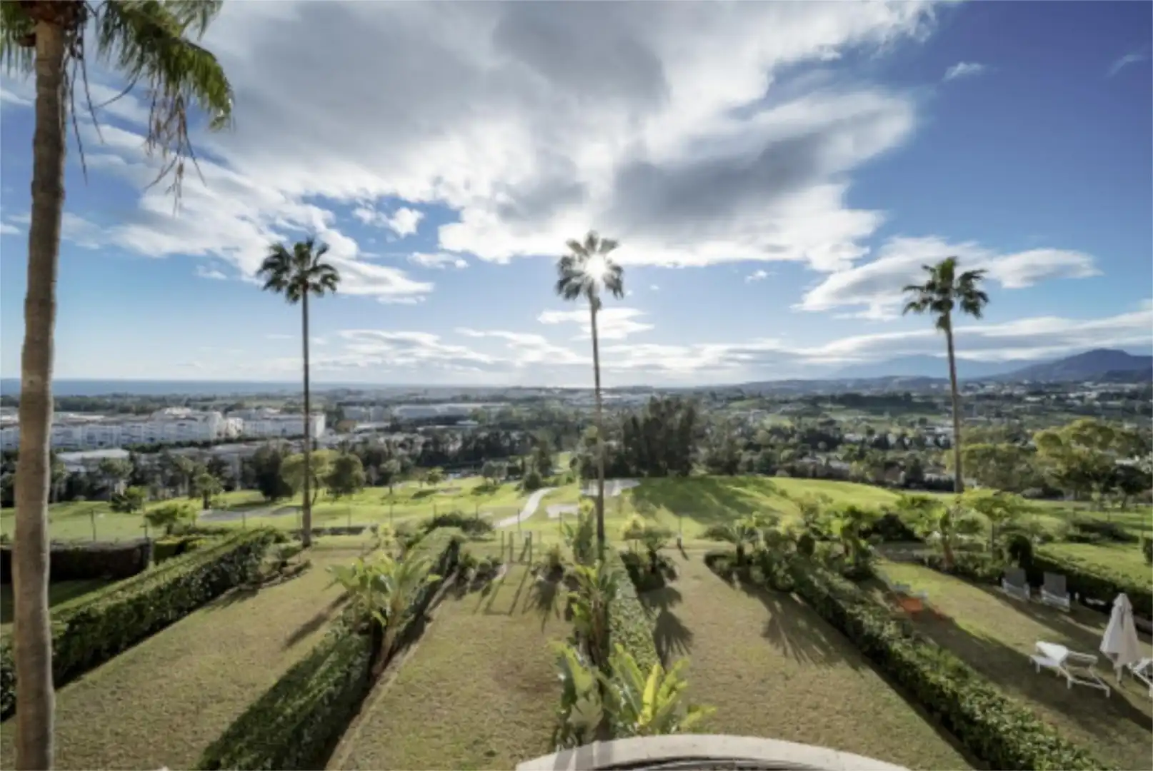 Apartament en venda a Los Naranjos Jardí de Apartament en venda en Marbella amb Aire condicionat, Terrassa i Piscina