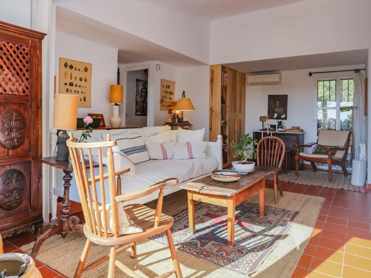 Piso en venta en Calle de la Palmera, 6, Las Lomas Sala de estar de Piso en venta en Estepona con Aire acondicionado, Calefacción y Jardín privado
