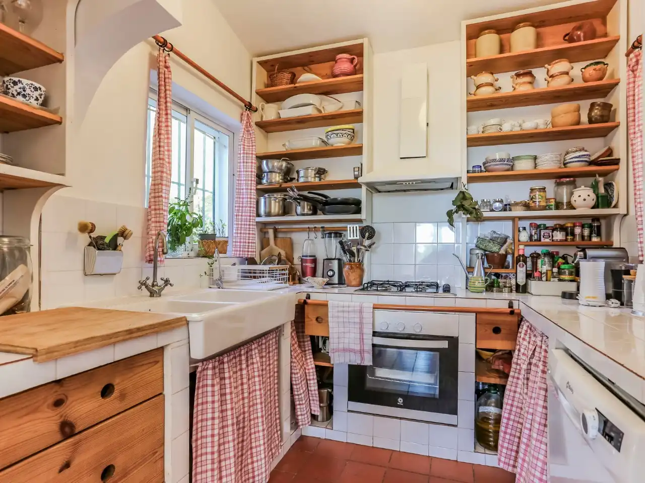 Piso en venta en Calle de la Palmera, 6, Las Lomas Cocina de Piso en venta en Estepona con Aire acondicionado, Calefacción y Jardín privado