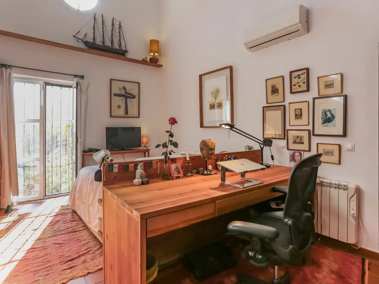 Piso en venta en Calle de la Palmera, 6, Las Lomas Habitación de Piso en venta en Estepona con Aire acondicionado, Calefacción y Jardín privado