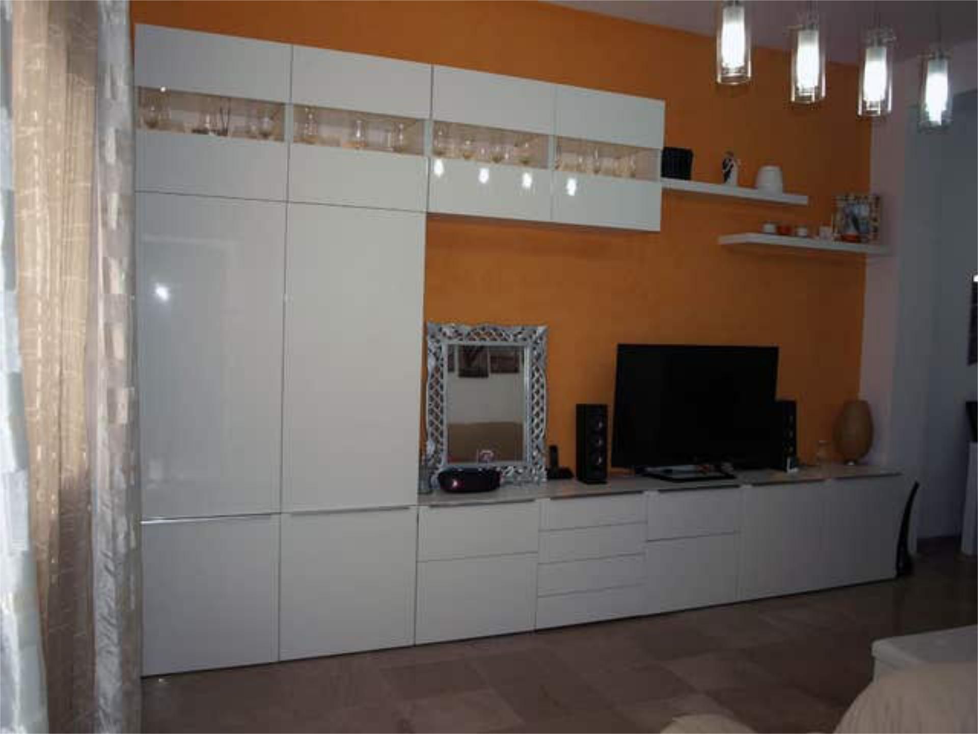 Sala de estar de Piso de alquiler en  Sevilla Capital con Calefacción, Trastero y Amueblado