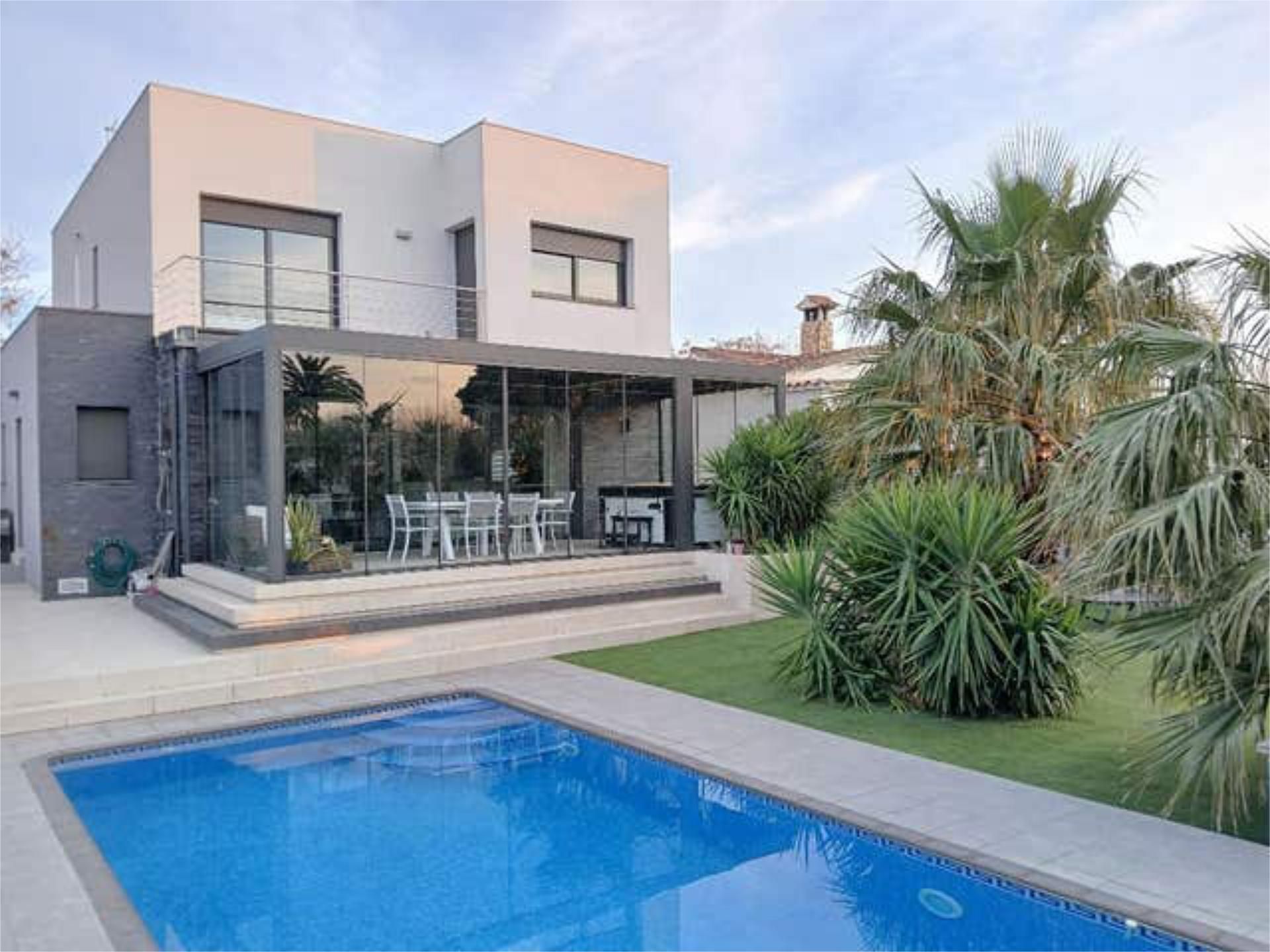 Swimming pool of Single-family semi-detached for sale in Empuriabrava  with Terrace and Swimming Pool