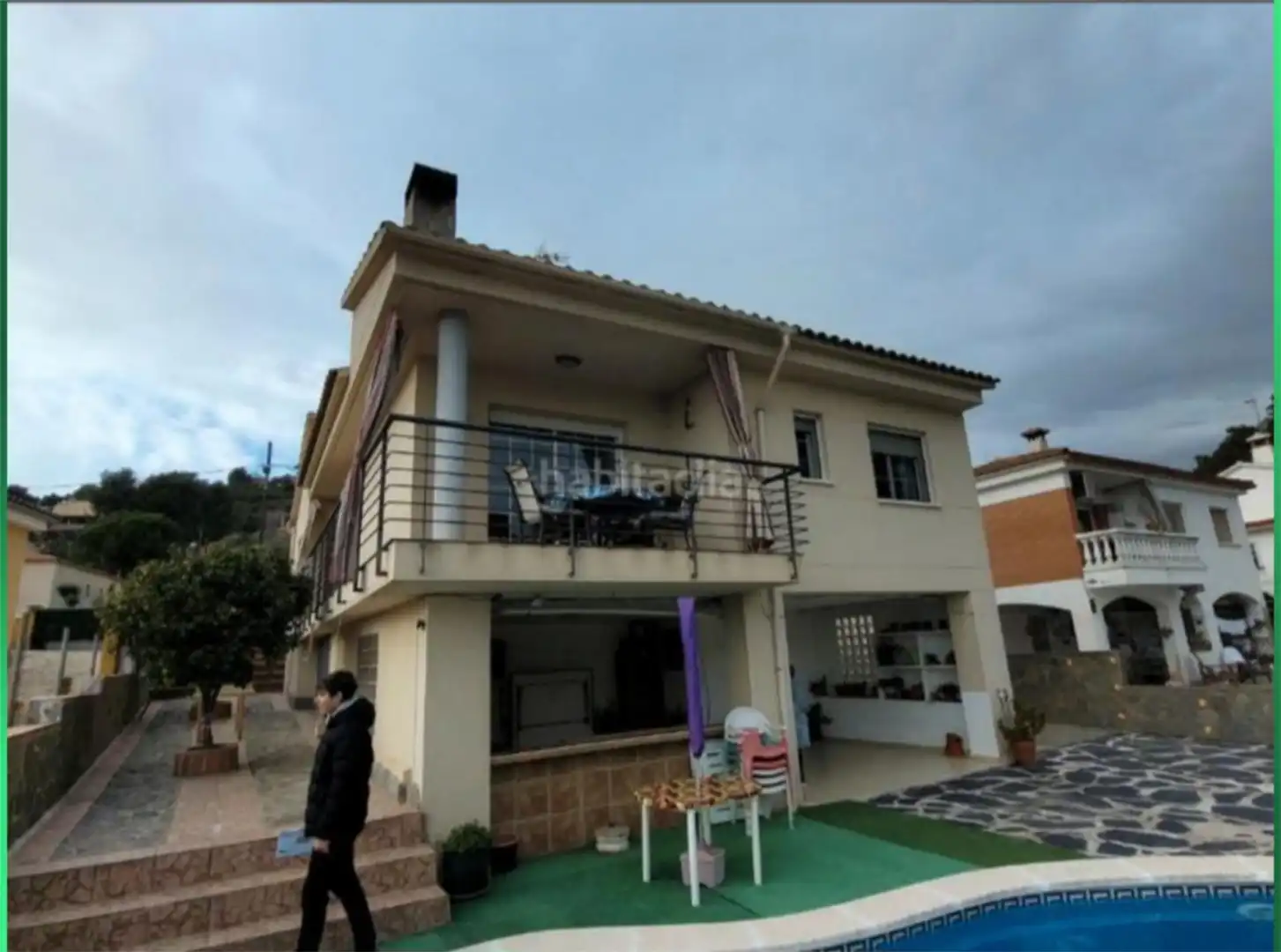 Houses for sale in Carrer París, 18, Costa Cunit - Els Jardins - Els Rosers Exterior view of Houses for sale in Cunit with Air Conditioner, Terrace and Swimming Pool