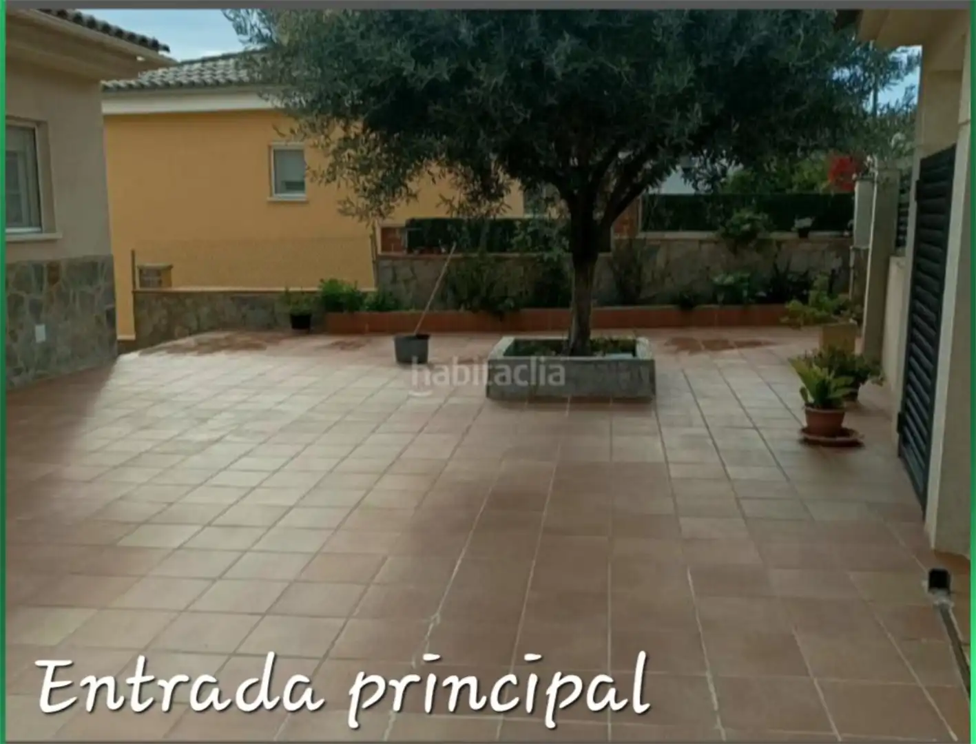 Houses for sale in Carrer París, 18, Costa Cunit - Els Jardins - Els Rosers Garden of Houses for sale in Cunit with Air Conditioner, Terrace and Swimming Pool