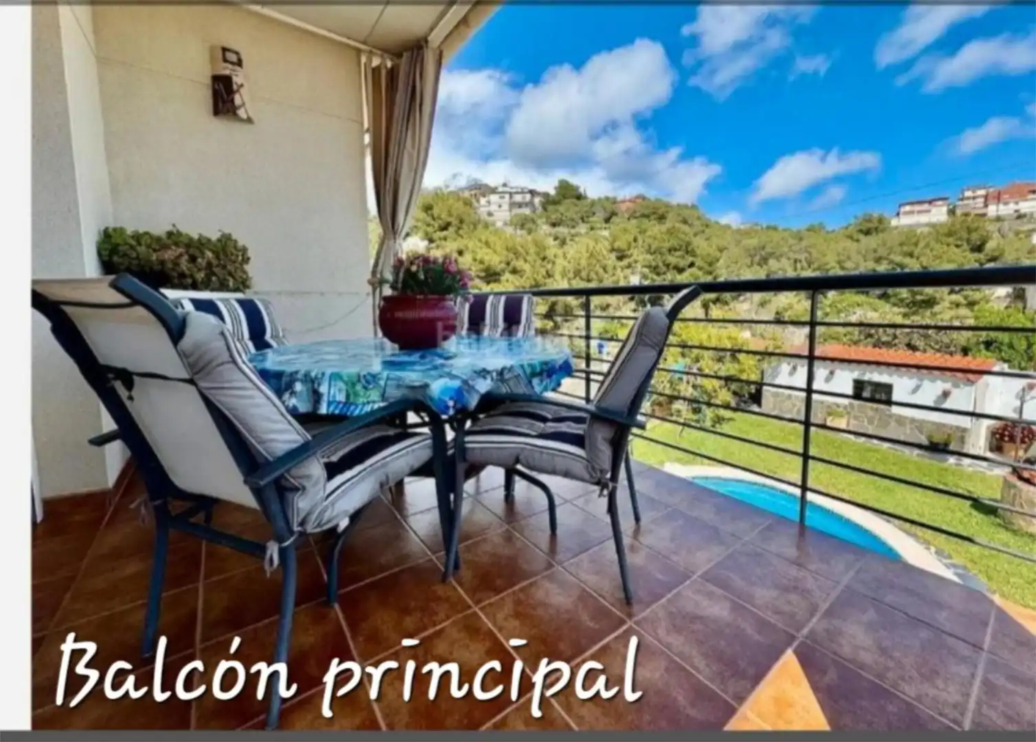 Houses for sale in Carrer París, 18, Costa Cunit - Els Jardins - Els Rosers Balcony of Houses for sale in Cunit with Air Conditioner, Terrace and Swimming Pool