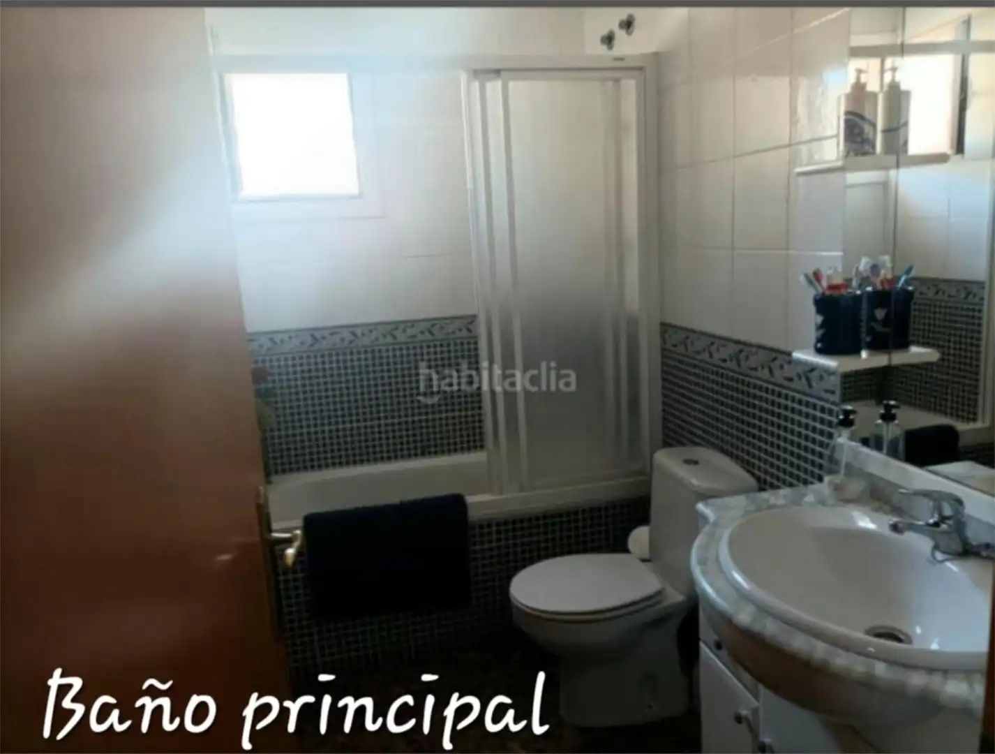 Houses for sale in Carrer París, 18, Costa Cunit - Els Jardins - Els Rosers Bathroom of Houses for sale in Cunit with Air Conditioner, Terrace and Swimming Pool