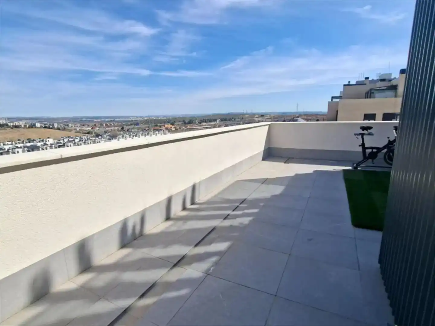 Ático en venta en Calle Cerro del Campo, 40, El Cañaveral Terraza de Ático en venta en Madrid con Aire acondicionado, Calefacción y Jardín privado