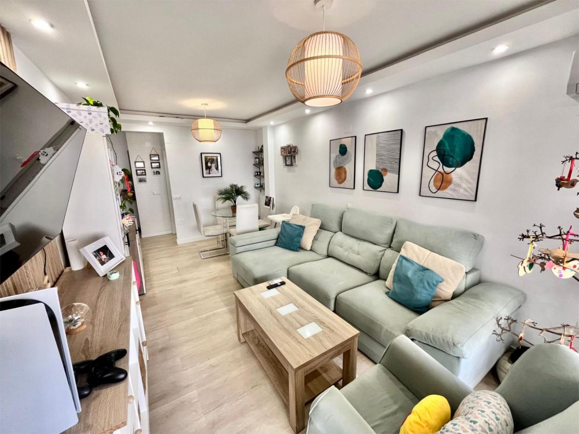 Living room of Flat for sale in Estepona  with Air Conditioner, Terrace and Swimming Pool