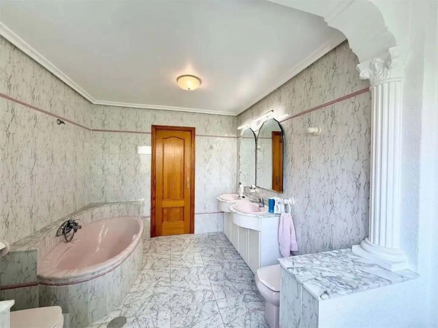 Houses for sale in Calle Morella, 5, Pueblo Español - Coveta Fumá Bathroom of Houses for sale in El Campello with Air Conditioner, Heating and Private garden