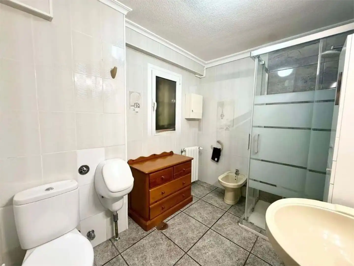 Houses for sale in Calle Morella, 5, Pueblo Español - Coveta Fumá Bathroom of Houses for sale in El Campello with Air Conditioner, Heating and Private garden