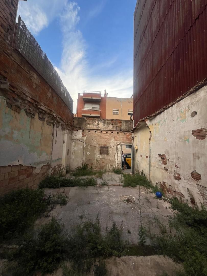 Vista exterior de Finca rústica en venda en Badalona
