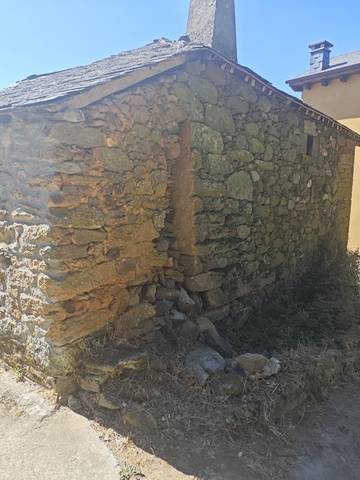 Piso en Venta en Calle Barrio Abajo, 50 en Galende