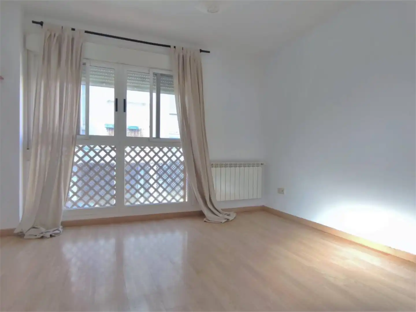 Piso en venta en Calle Colmenarejo, 14, Casco Antiguo Habitación de Piso en venta en Galapagar con Calefacción, Parquet y Horno