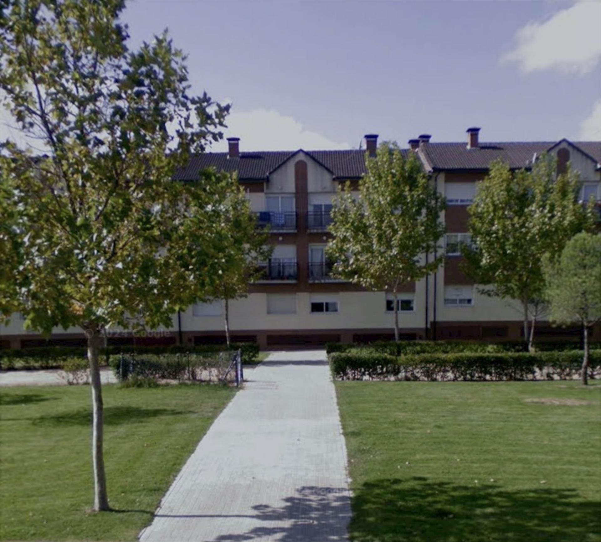 Vista exterior de Estudi de lloguer en Villanueva de la Cañada amb Aire condicionat, Calefacció i Jardí privat