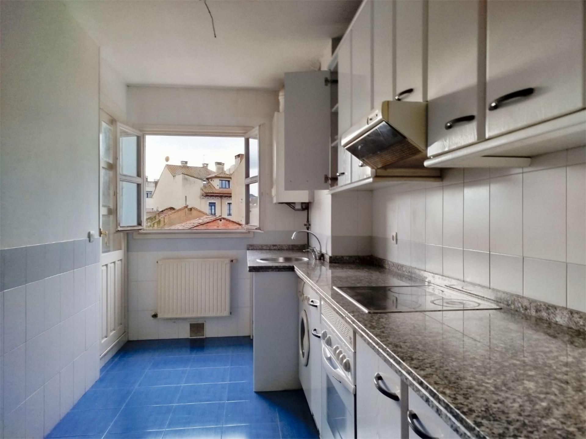 Wohnung zum Verkauf in Prolongación de Doña Jimena, 3, Noreña Küche von Wohnung zum Verkauf in Noreña mit Parkett, Terrasse und Abstellraum