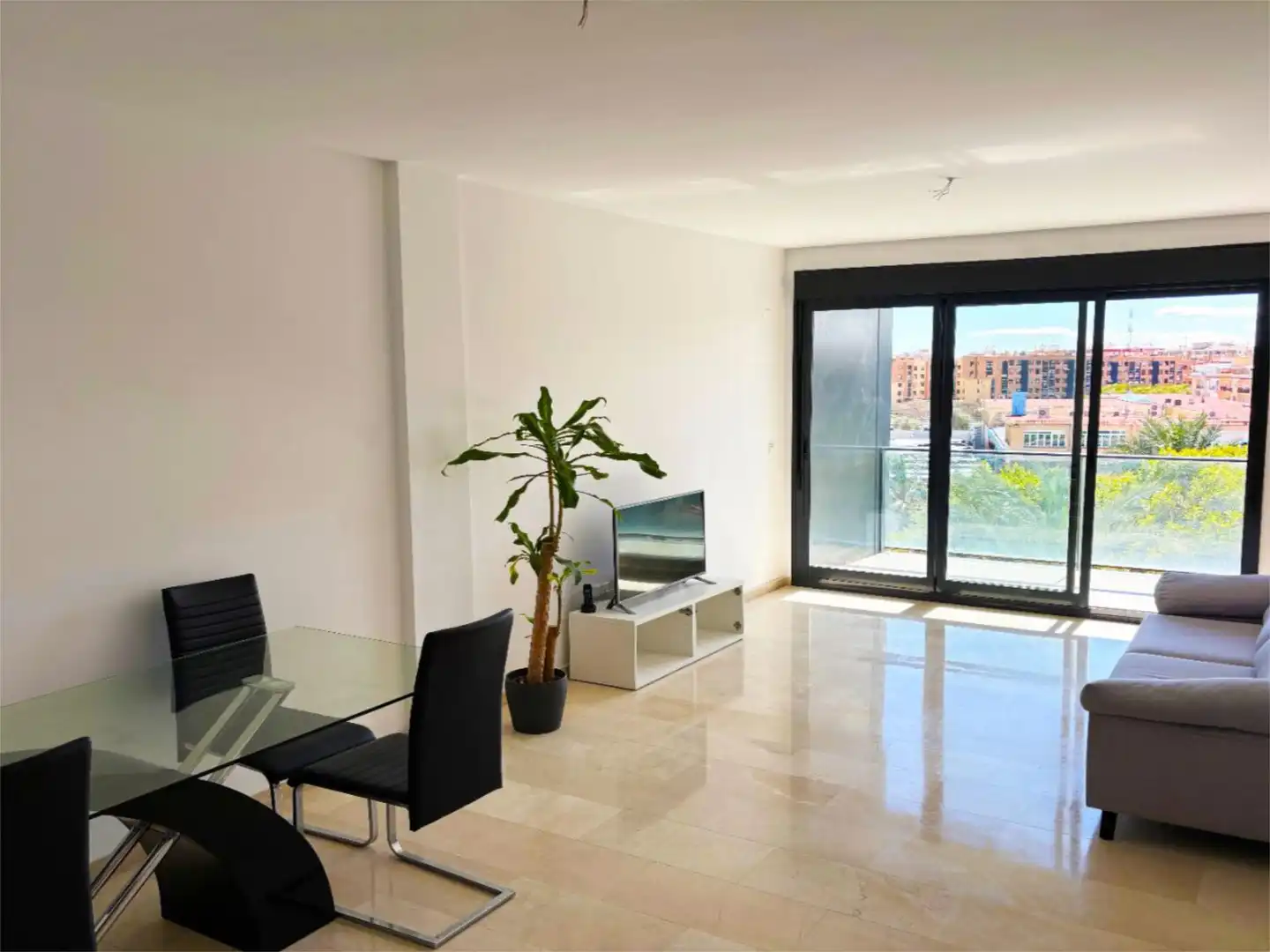 Pis en venda a Calle Granja de Rocamora, 4, Garbinet - Parque de las Avenidas Sala d'estar de Pis en venda en Alicante / Alacant amb Aire condicionat, Calefacció i Jardí privat