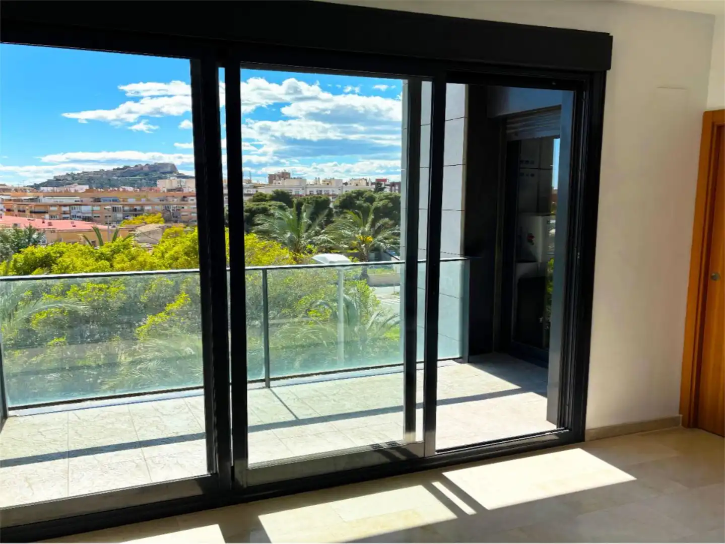 Pis en venda a Calle Granja de Rocamora, 4, Garbinet - Parque de las Avenidas Vista exterior de Pis en venda en Alicante / Alacant amb Aire condicionat, Calefacció i Jardí privat