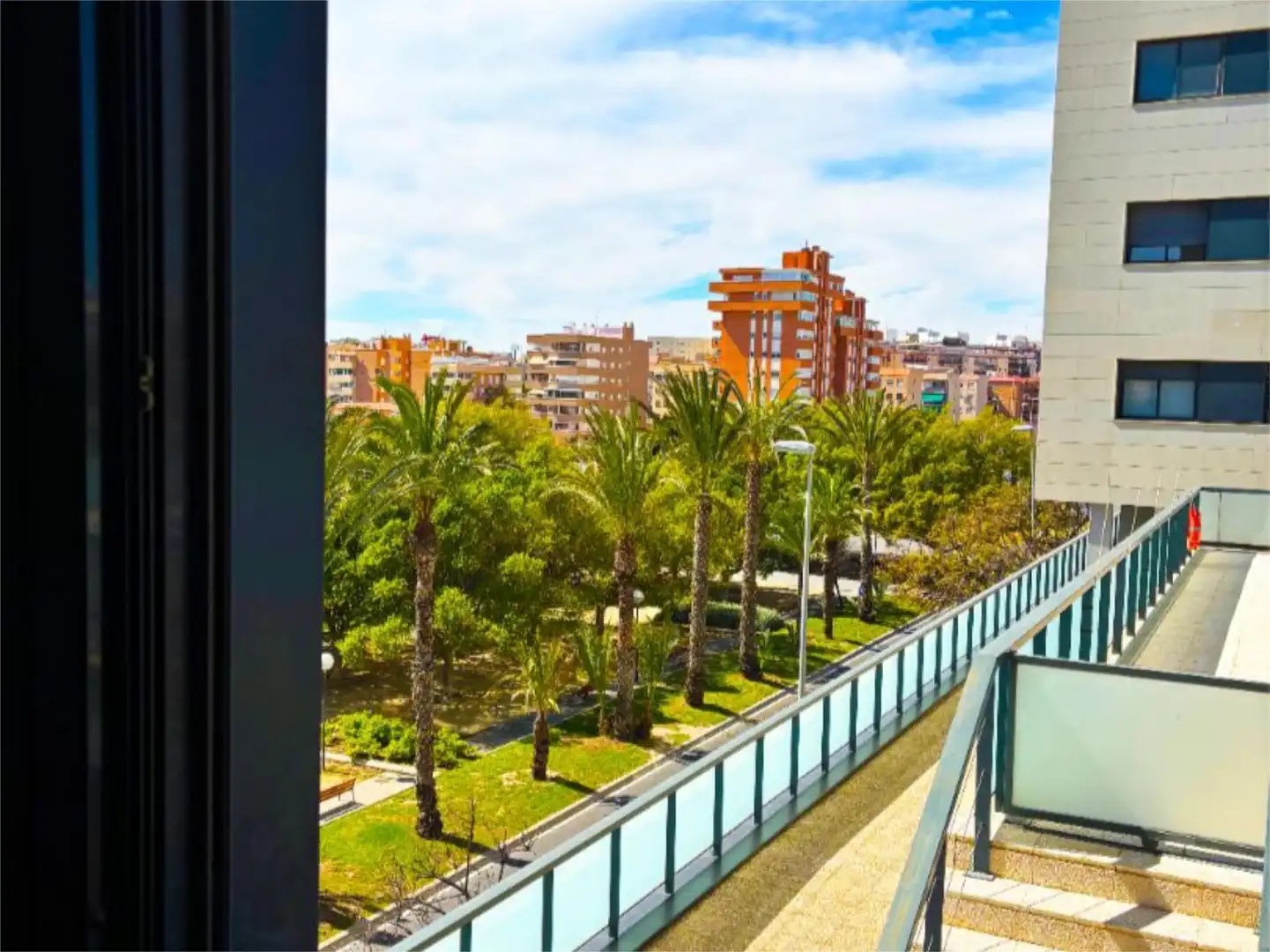 Pis en venda a Calle Granja de Rocamora, 4, Garbinet - Parque de las Avenidas Vista exterior de Pis en venda en Alicante / Alacant amb Aire condicionat, Calefacció i Jardí privat