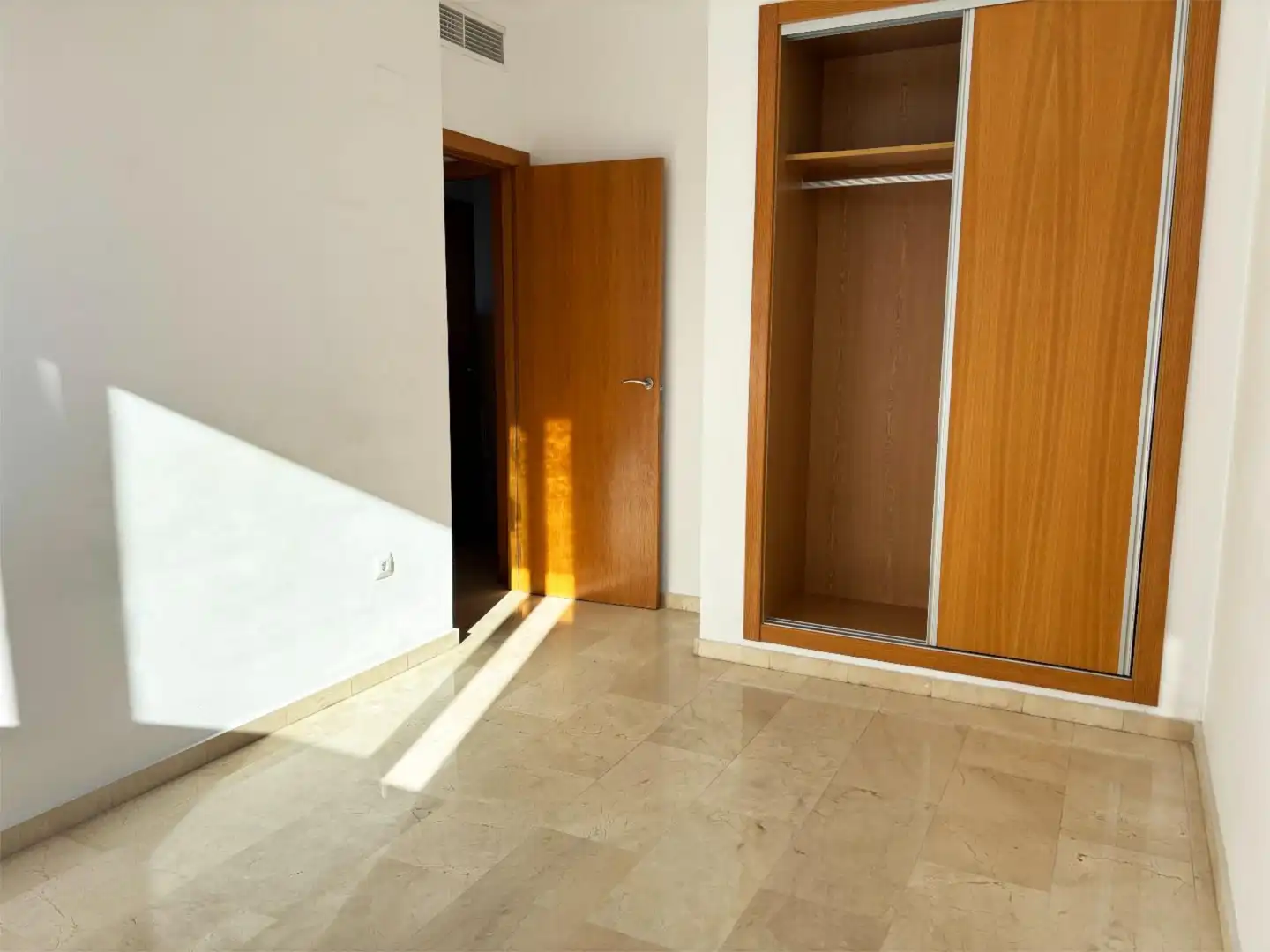 Pis en venda a Calle Granja de Rocamora, 4, Garbinet - Parque de las Avenidas Pis en venda en Alicante / Alacant amb Aire condicionat, Calefacció i Jardí privat