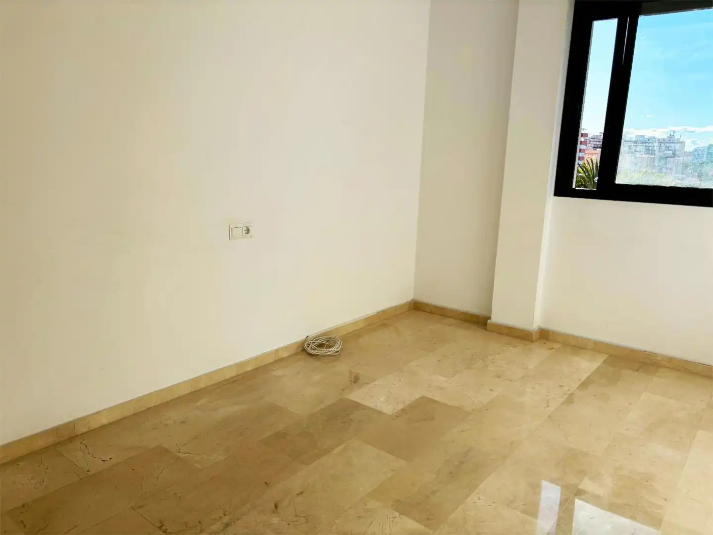 Pis en venda a Calle Granja de Rocamora, 4, Garbinet - Parque de las Avenidas Dormitori de Pis en venda en Alicante / Alacant amb Aire condicionat, Calefacció i Jardí privat