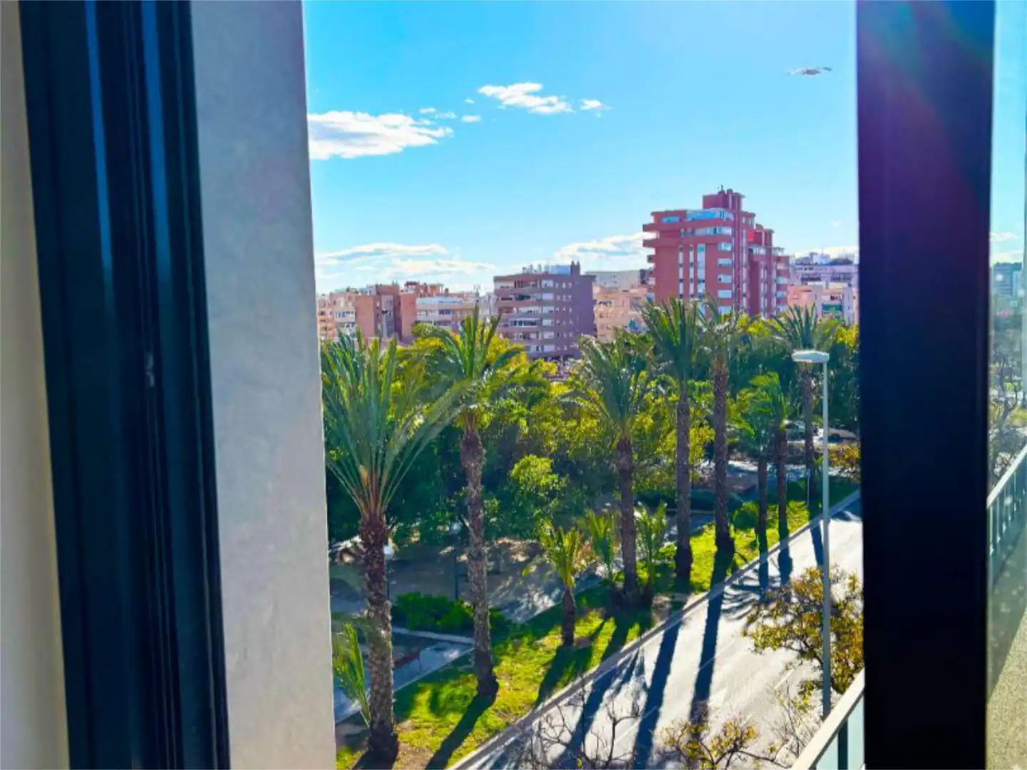 Pis en venda a Calle Granja de Rocamora, 4, Garbinet - Parque de las Avenidas Vista exterior de Pis en venda en Alicante / Alacant amb Aire condicionat, Calefacció i Jardí privat
