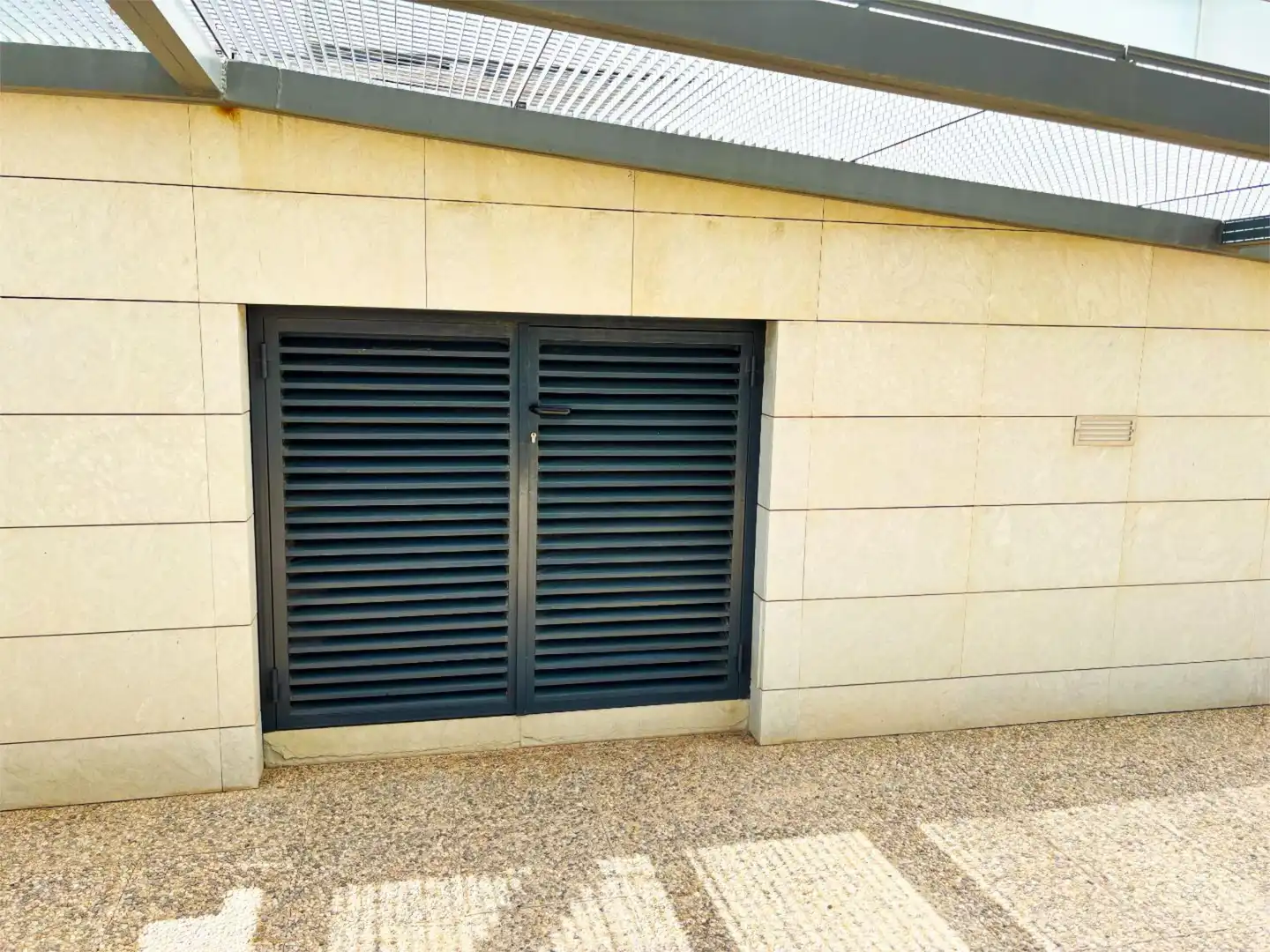 Pis en venda a Calle Granja de Rocamora, 4, Garbinet - Parque de las Avenidas Vista exterior de Pis en venda en Alicante / Alacant amb Aire condicionat, Calefacció i Jardí privat