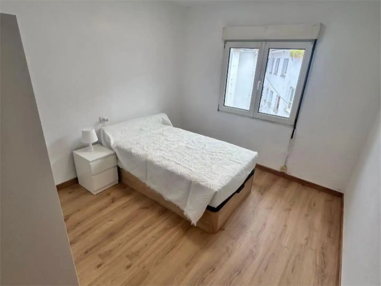 Room in Calle Guipúzcoa, 68, Pumarín Room in Calle Guipúzcoa, 68, Pumarín