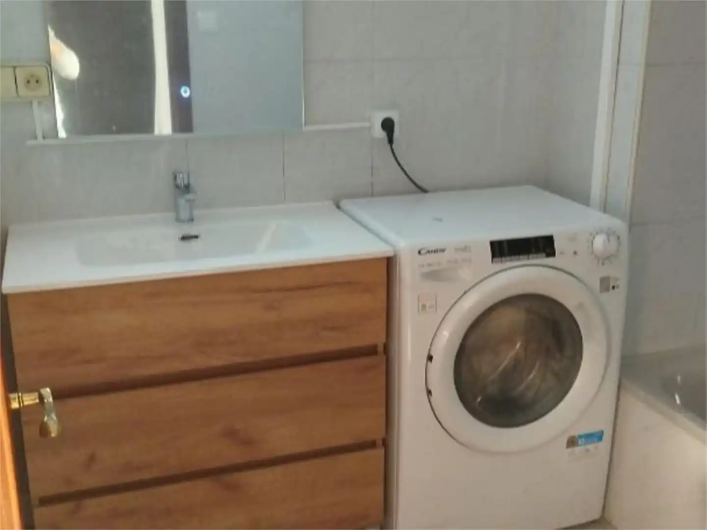 Room in Calle Guipúzcoa, 68, Pumarín Room in Calle Guipúzcoa, 68, Pumarín