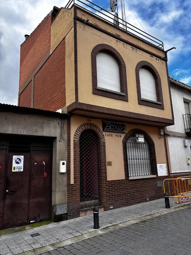 Vista exterior de Casa o xalet en venda en Piedrabuena amb Aire condicionat, Terrassa i Balcó