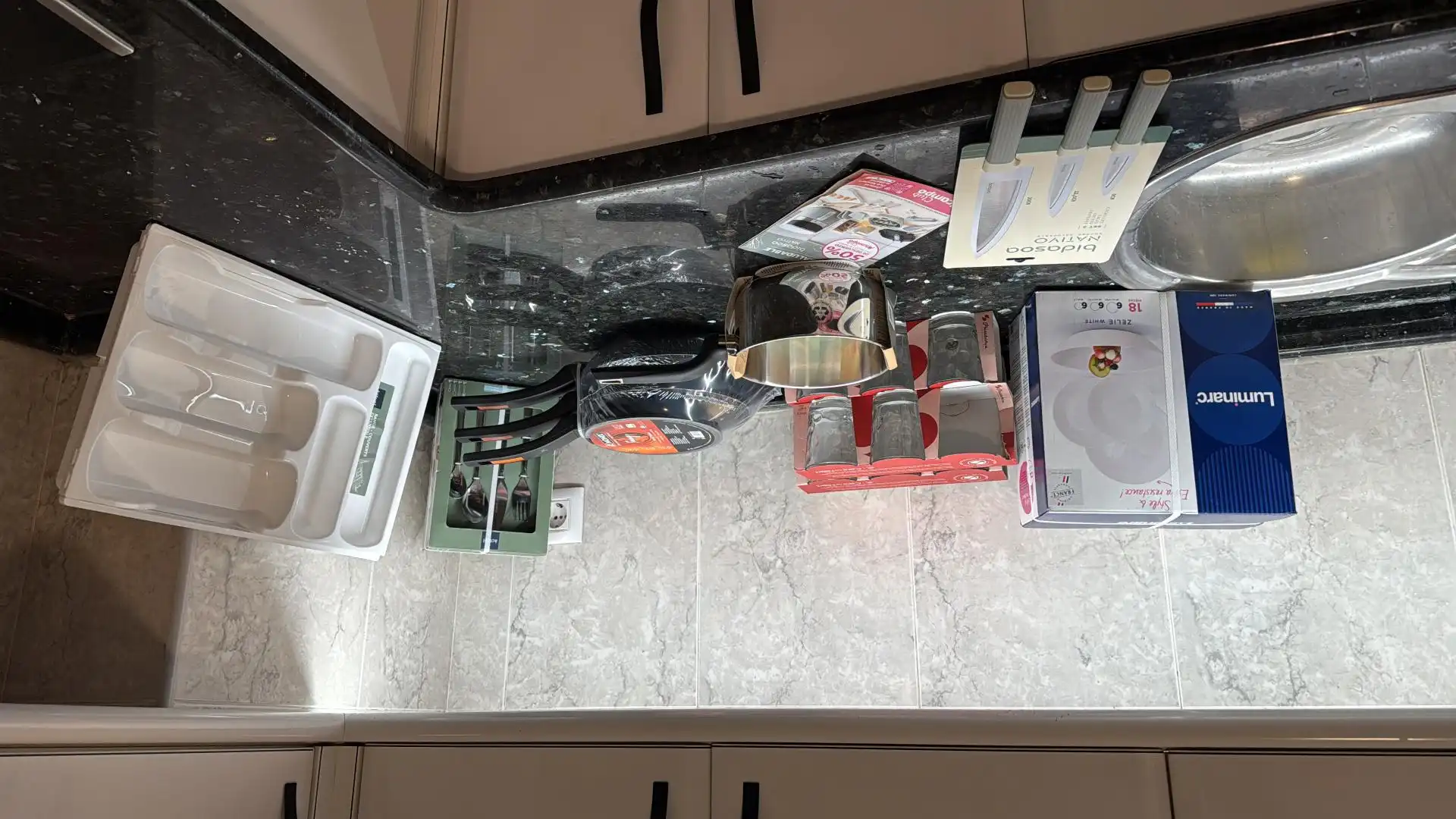 Kitchen of Flat for share in Vigo   with Heating, Parquet flooring and Furnished