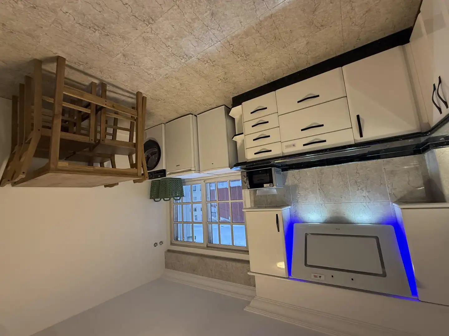 Kitchen of Flat for share in Vigo   with Heating, Parquet flooring and Furnished