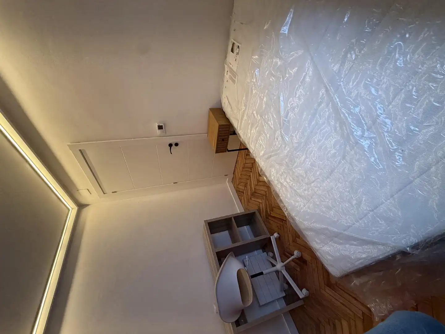 Bedroom of Flat for share in Vigo   with Heating, Parquet flooring and Furnished