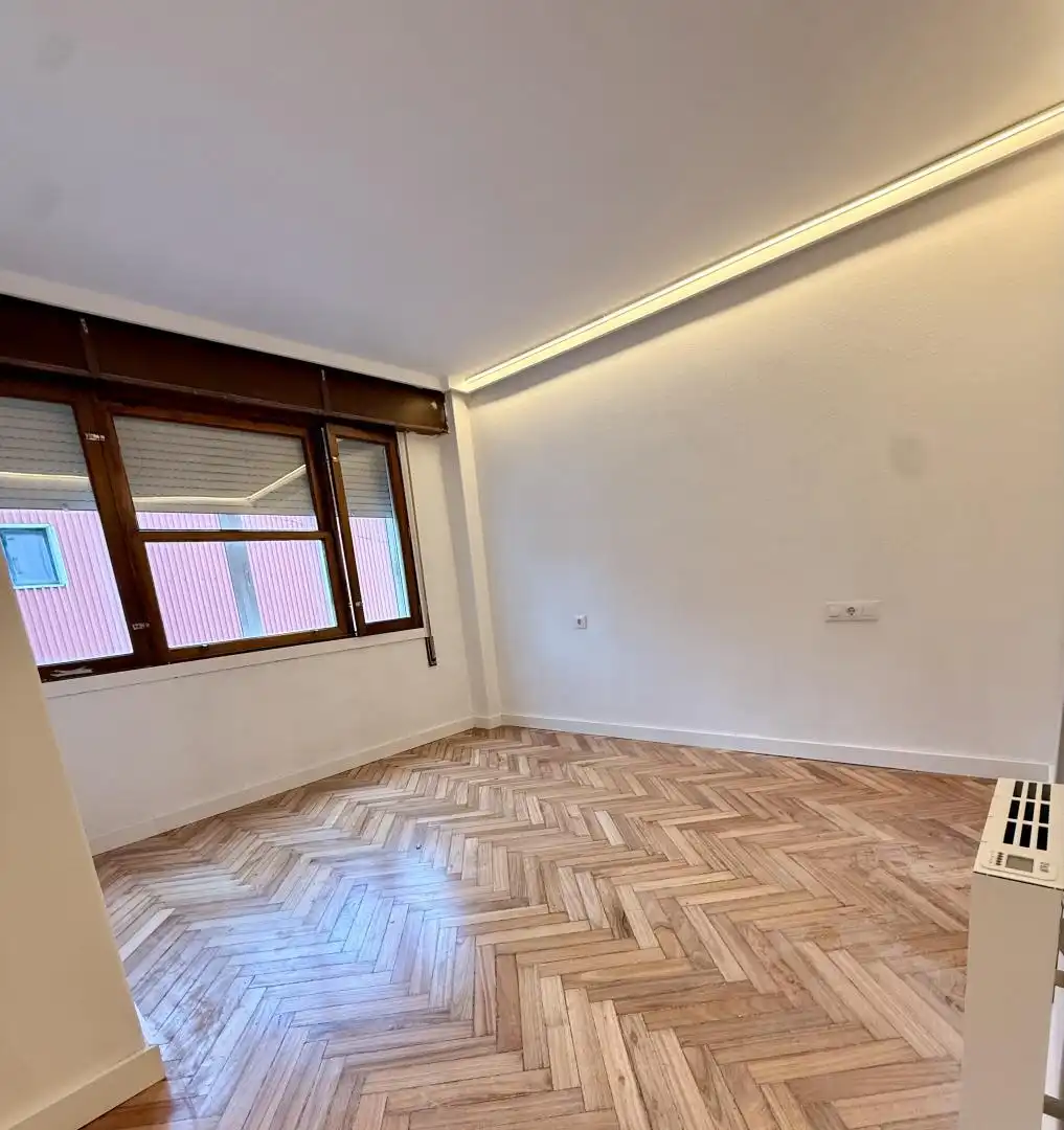 Bedroom of Flat for share in Vigo   with Heating, Parquet flooring and Furnished