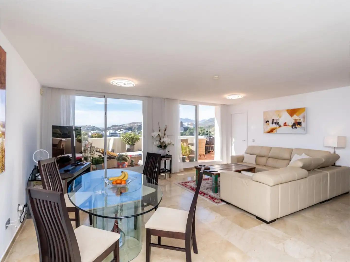 Flat for sale in Avenida de Ronda, Los Arqueros - Puerto del Almendro Living room of Flat for sale in Benahavís with Air Conditioner, Heating and Private garden