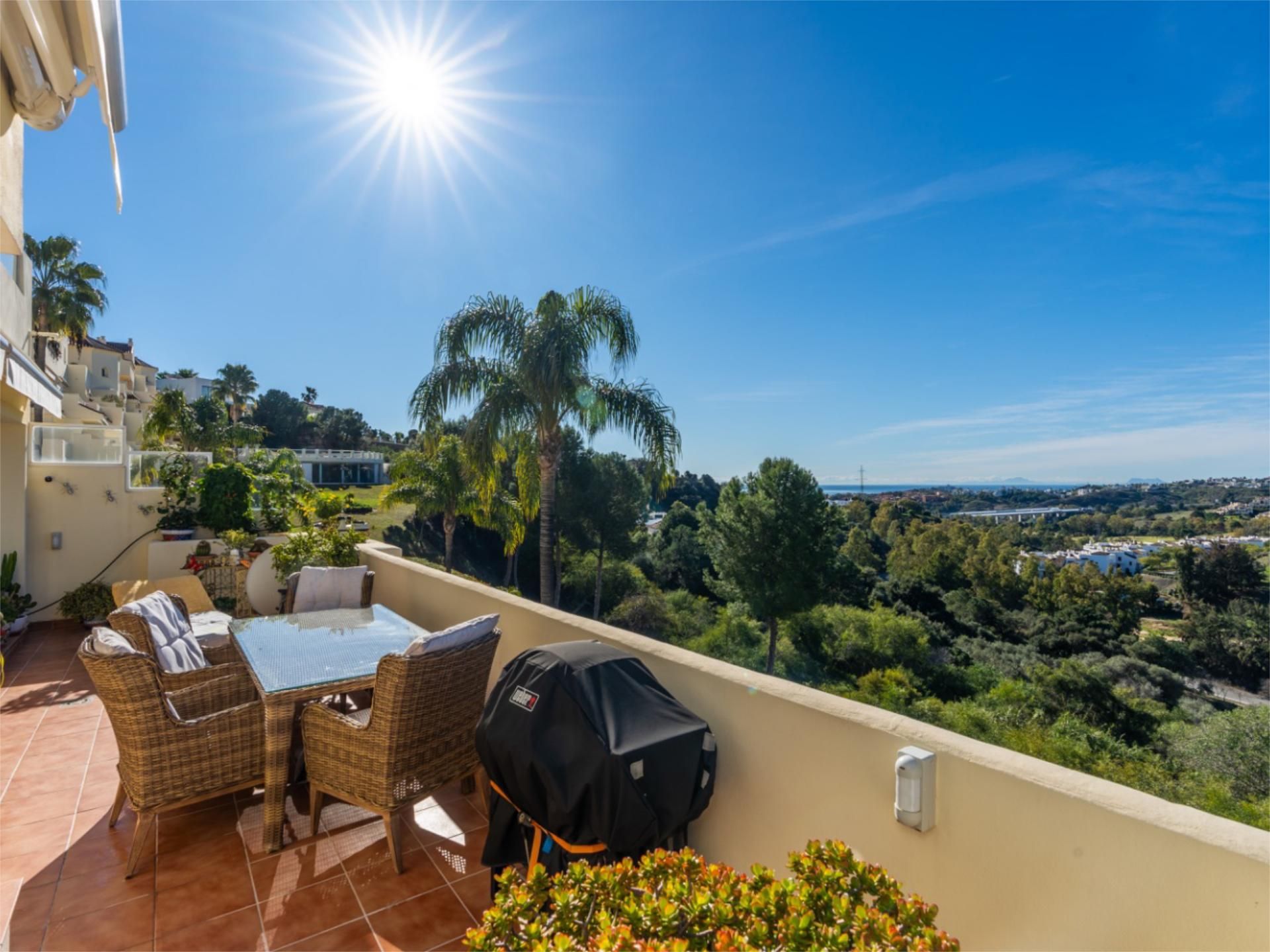 Terrassa de Pis en venda en Benahavís amb Aire condicionat, Terrassa i Piscina