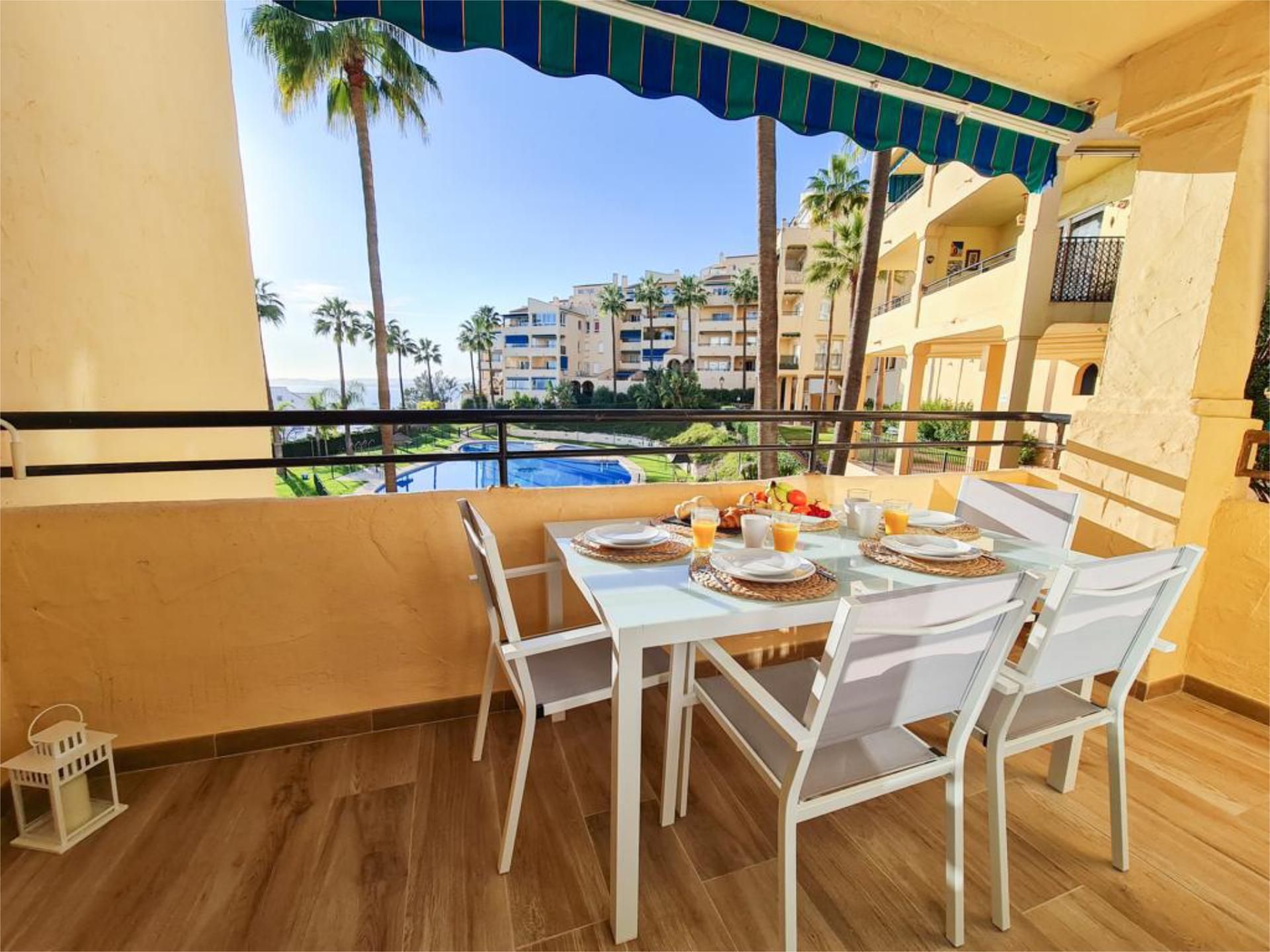 Terrace of Flat for sale in Benalmádena  with Air Conditioner, Swimming Pool and Balcony