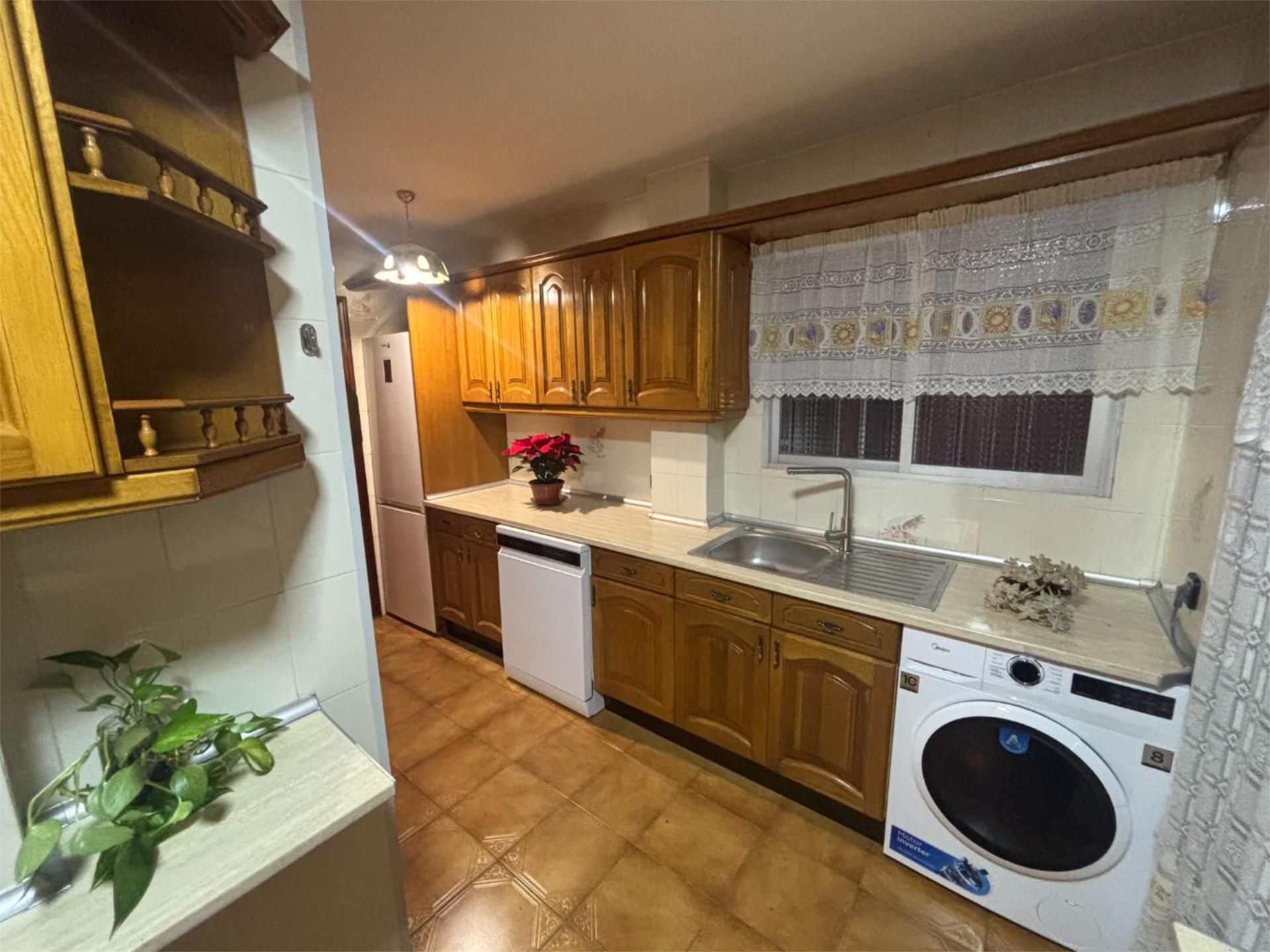 4 hab, 130m² en Pavones, Moratalaz,  Madrid Capital - Image 3